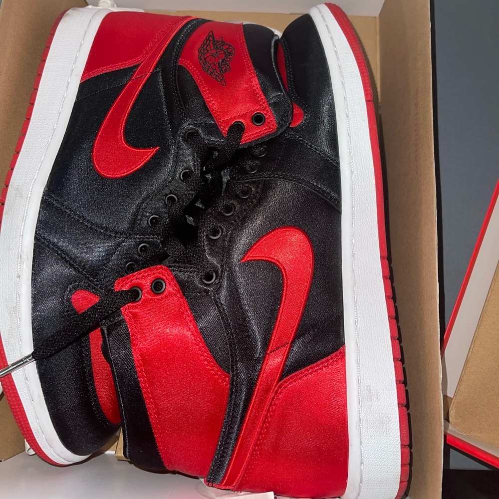 Jordan 1 bred satin
Worn 1 time 
Price non negotiable